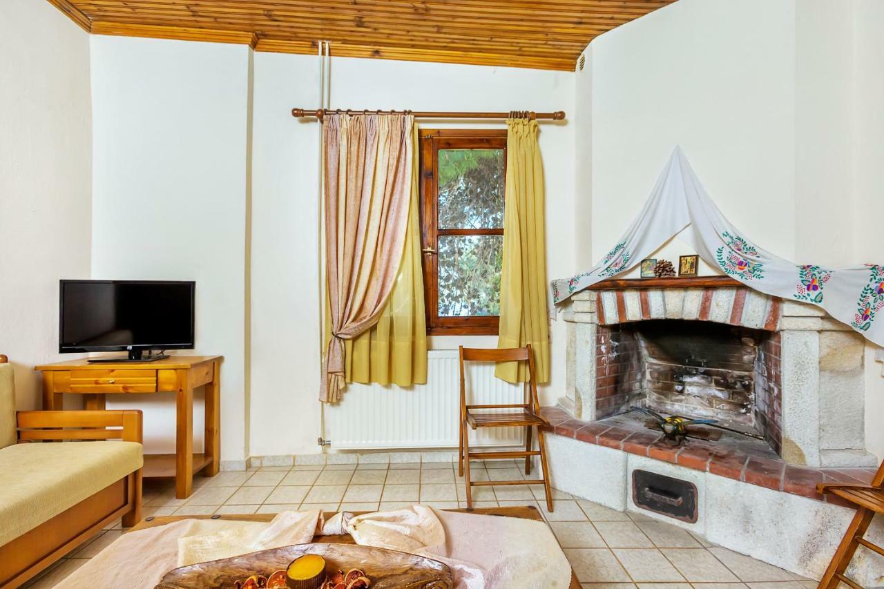 Xenios Loutra Village Karnagio Exterior photo